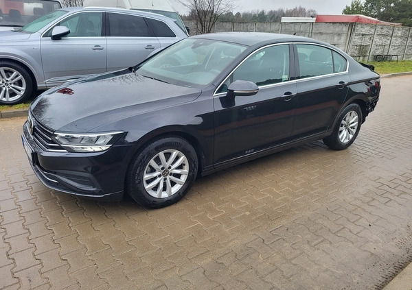 Volkswagen Passat cena 81500 przebieg: 37900, rok produkcji 2022 z Warszawa małe 667